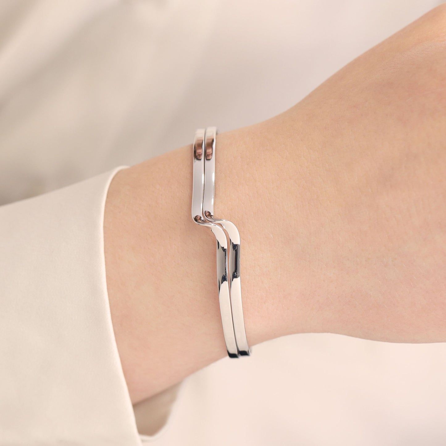 925 Sterling Silver Twist-Detail Adjustable Bangle