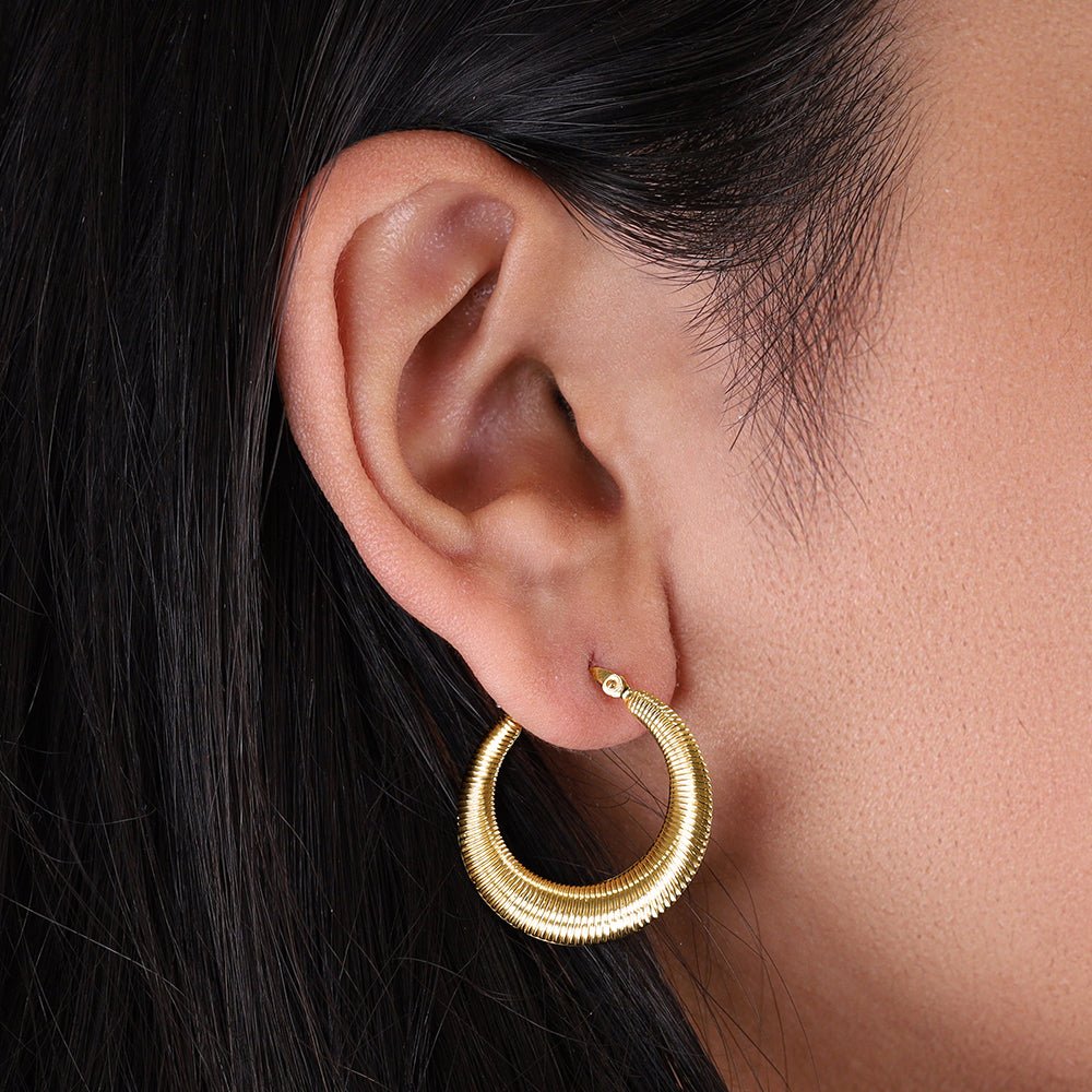 18ct Yellow Gold Ribbed Creole Hoop Earrings